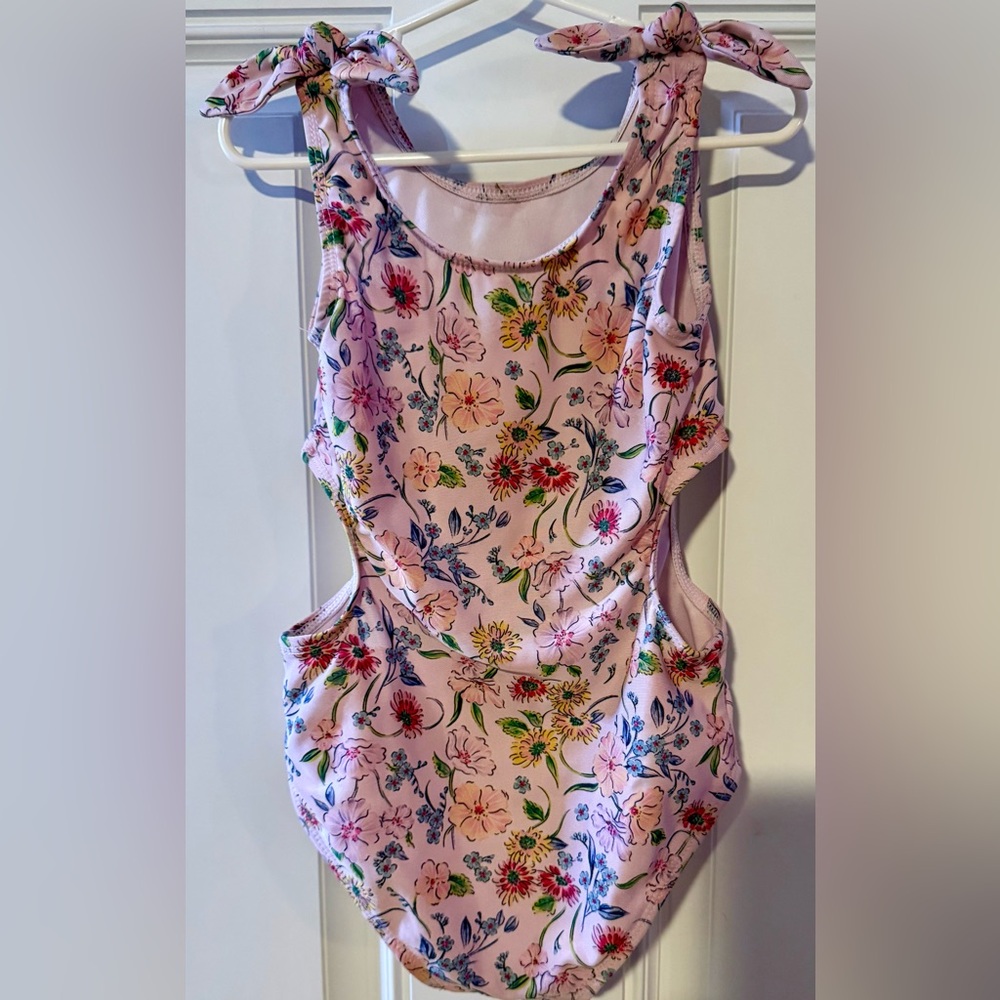 Crown & Ivy Floral Pink Bodysuit
